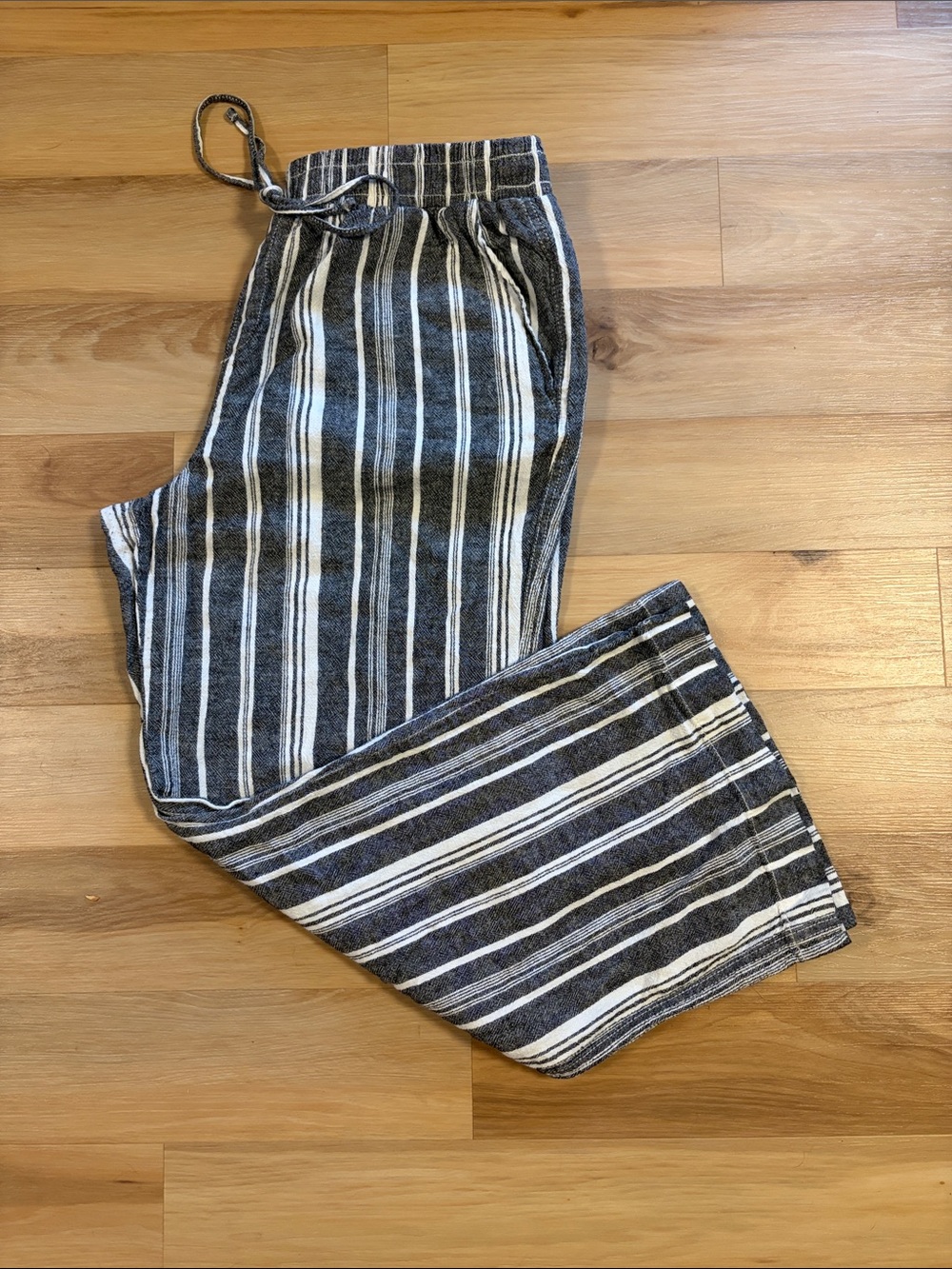 Briggs New York Vertical Stripe Drawstring Pants - Gray & White